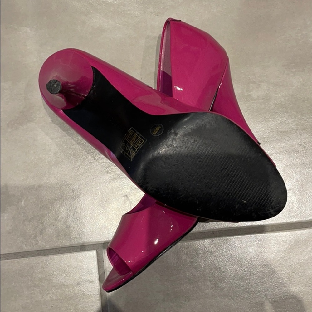 Heels - Picture 2 of 3